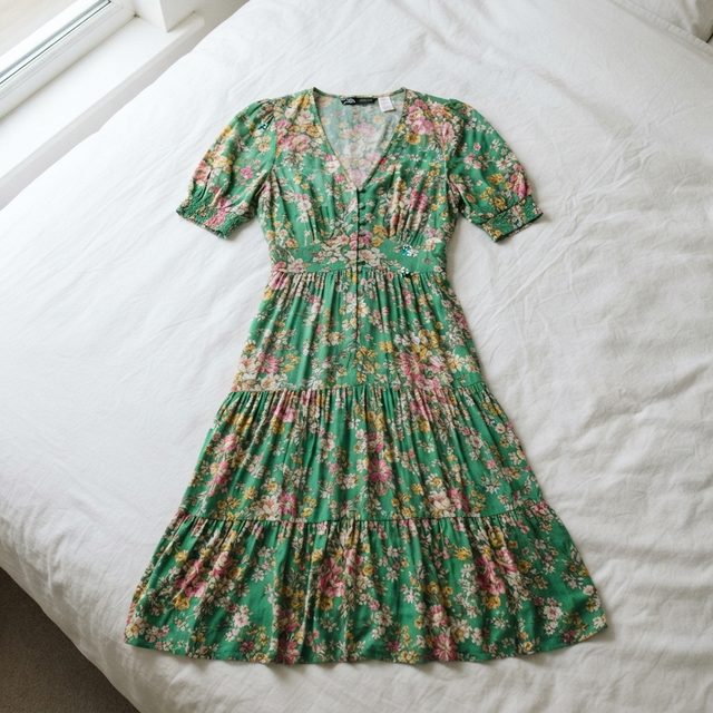 Robe mi-longue Zara imprimé floral vert