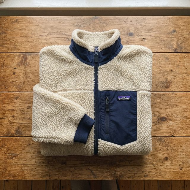 Polaire Patagonia deep pile crème et marine