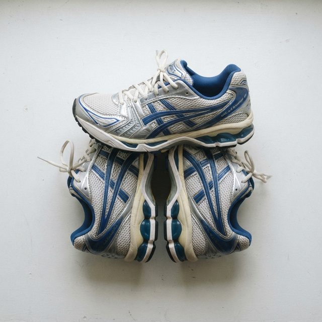 Asics Gel-Kayano 14 argent et bleu